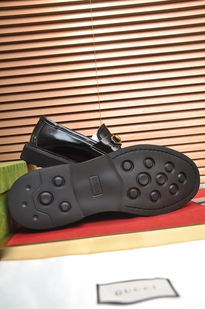 Men's shoes💰540💶Italy's top luxury men's shoe giant (GUCCI) (Gucci) (full cowhide lining) new arrival🍃Original European style🔰 Pleasant to the eye😍In order to make the shoes more durable and non-deformable🌀The production continues to follow traditional methods but there is still no lack of innovation💪Choose original sheepskin for the leather♻️ Smooth and natural And extra bright ⭐Made of imported cowhide, the first choice of rich people 38-45 (45 customized)